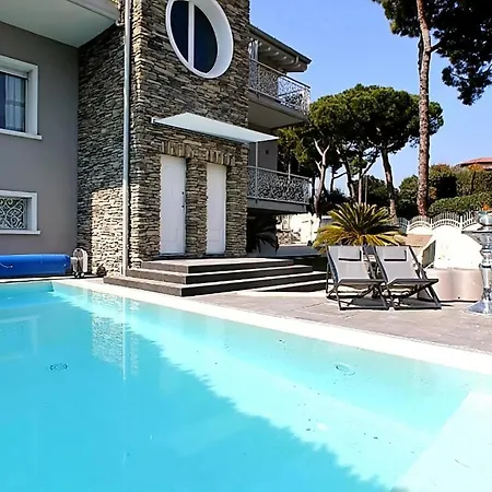 BELLAVISTA EXCLUSIVE B&B in zona centrale con piscina riscaldata-Jacuzzi vista lago LA COLAZIONE viene servita in una pasticceria rinomata ed esclusiva esterna alla struttura-2